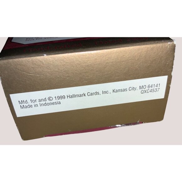 Hallmark Keepsake Ornament Waiting for a Hug Collector's Club 1999 - Picture 8 of 9